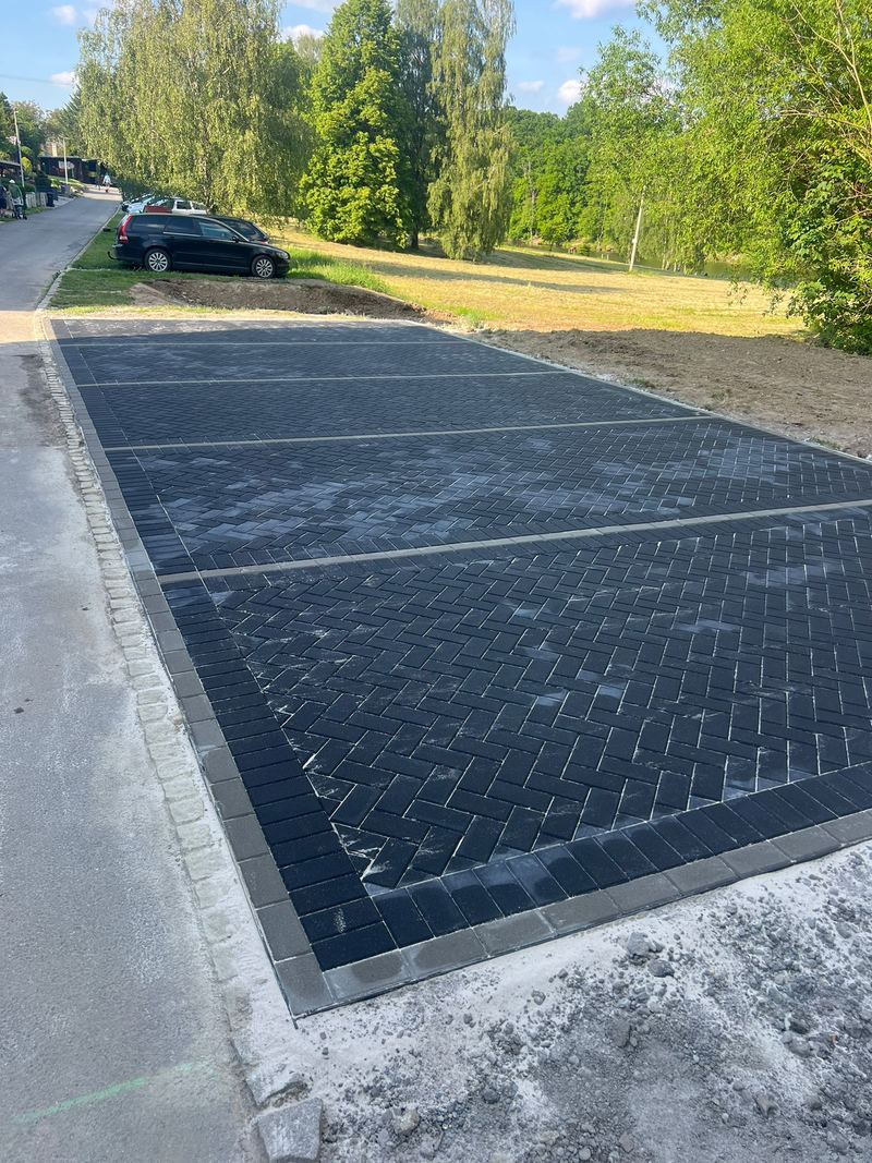 Realizace parkoviště ze zámkové dlažby